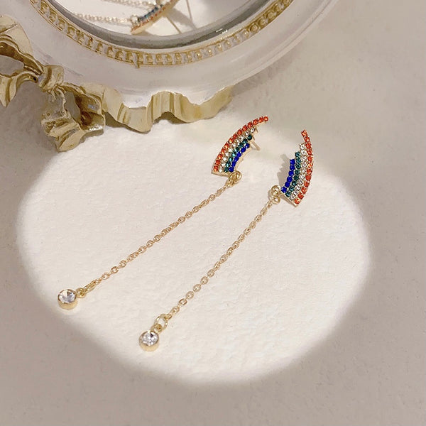 Orecchini con lampadario di strass colorati per le donne pendenti di Orecchini con lampadario di strass colorati per le donne pendenti di