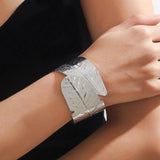 Bracciale rigido a foglia