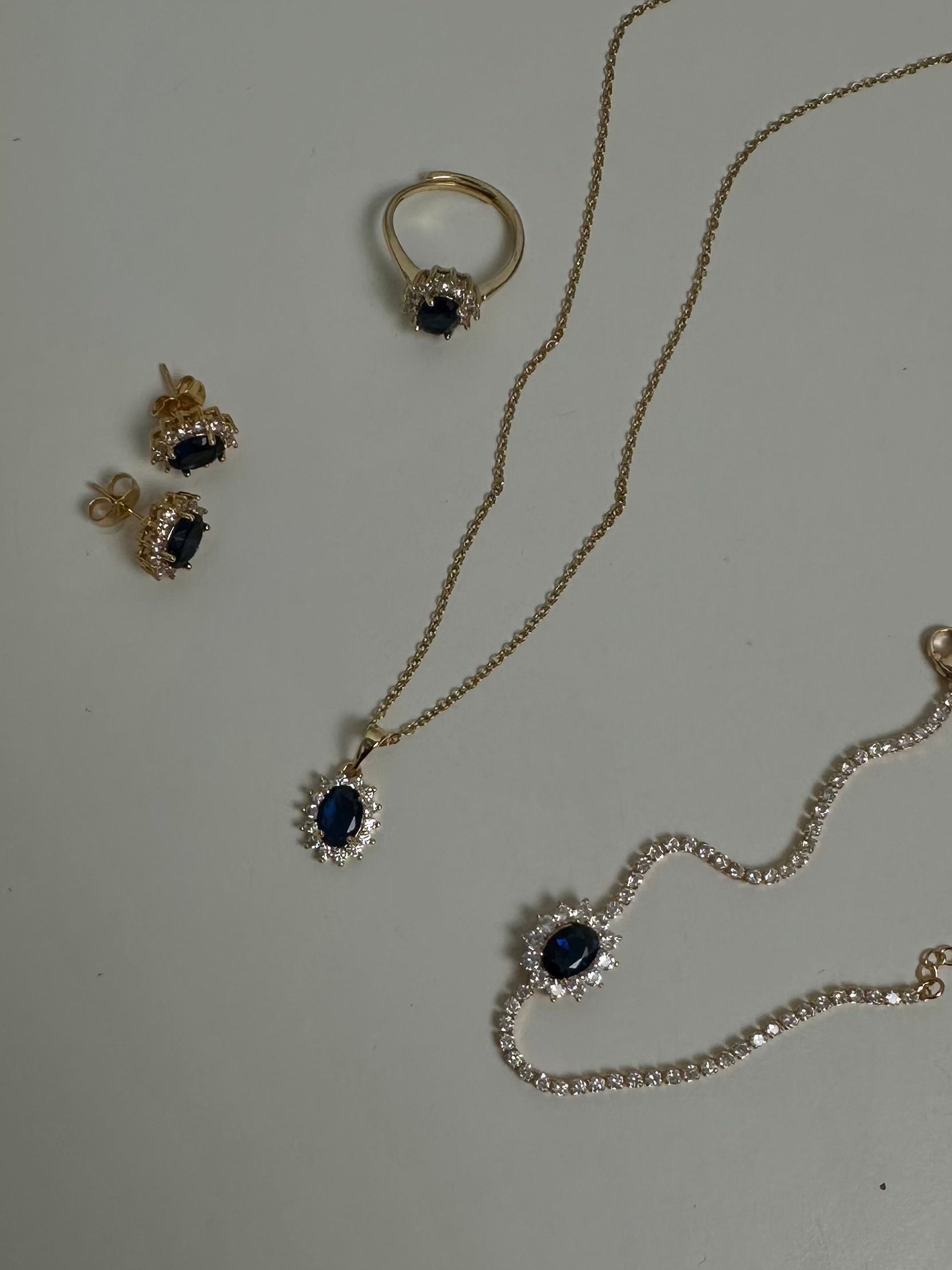 Placcato in oro 18kt - Collana con perle finte Corona Placcato in oro 18kt - Collana con perle finte Corona