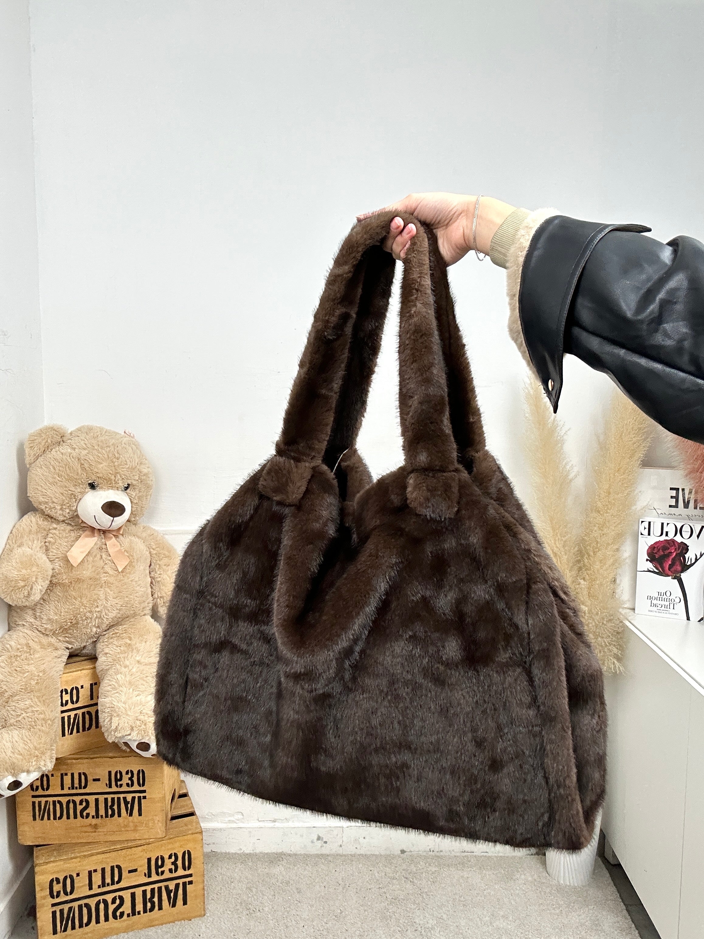 Borsa a mano con orsacchiotto AMY BIJOUX - Nero Borsa a mano con orsacchiotto AMY BIJOUX - Nero