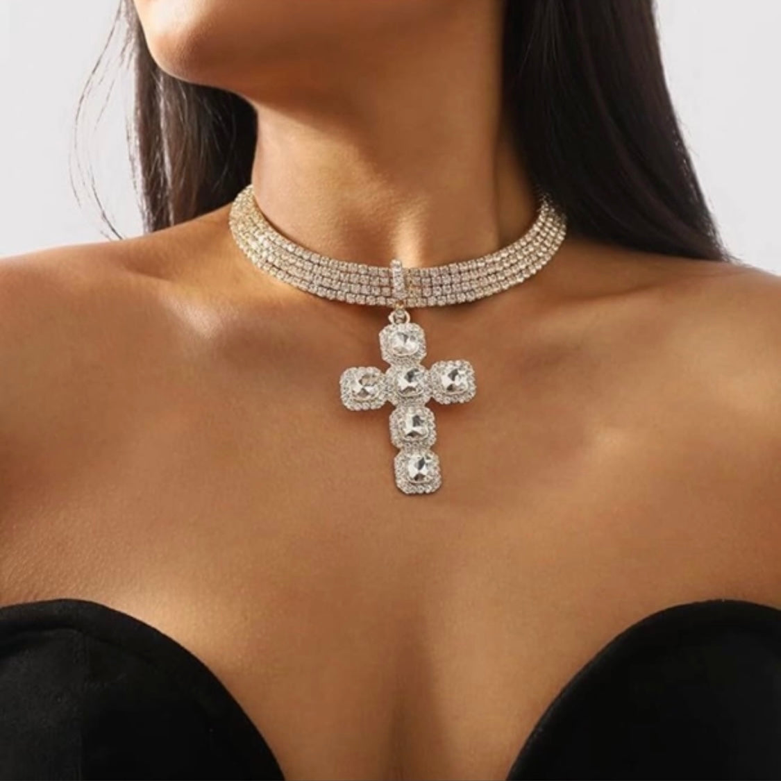 Collana croce diamanti neri Angelus White - di Noci Collana croce diamanti neri Angelus White - di Noci
