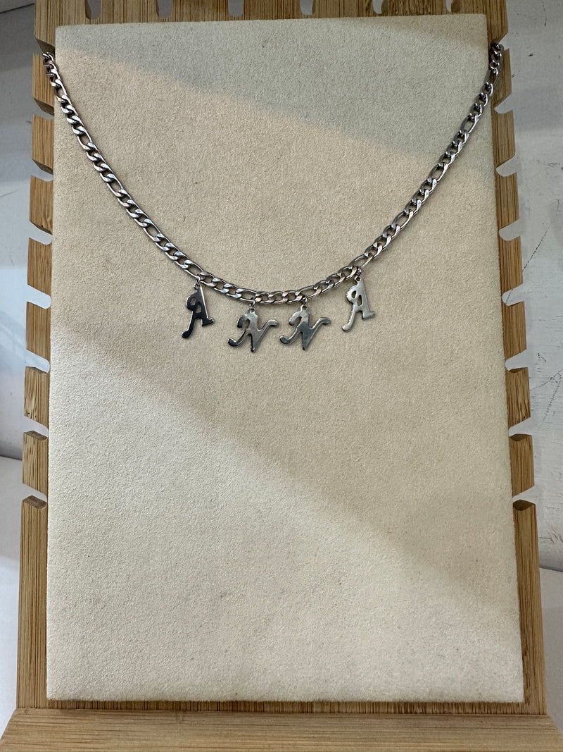 Collana con lettere personalizzabile