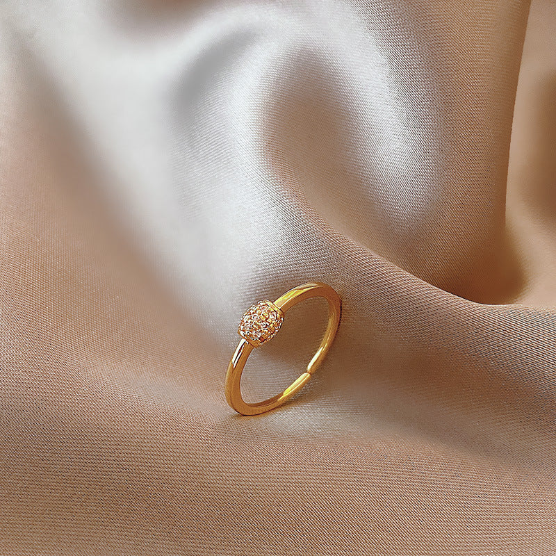 Anello sfere luminose elegante