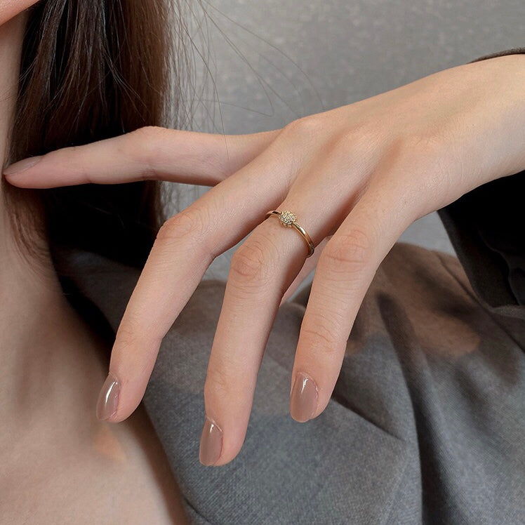Anello sfere luminose elegante