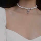 Collana a choker con ciondolo croce