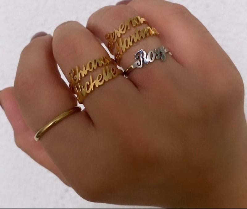 Anello con nome in colore dorato da M-V