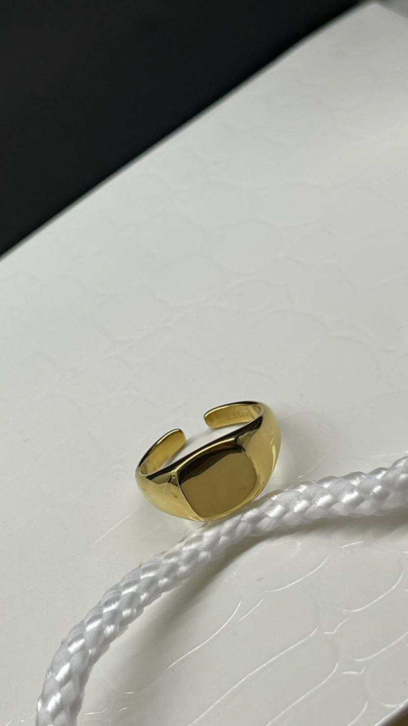 Anello in acciaio quadrato